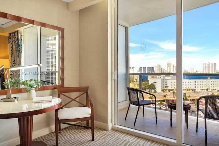 18001 Collins Ave 903 photo 6
