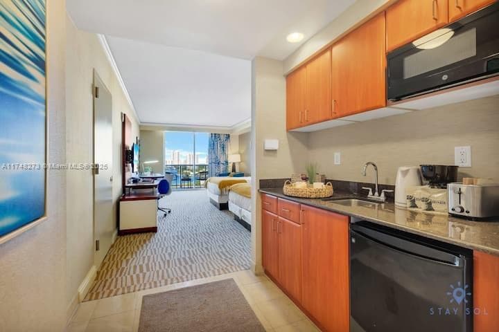18001 Collins Ave 903 photo 7