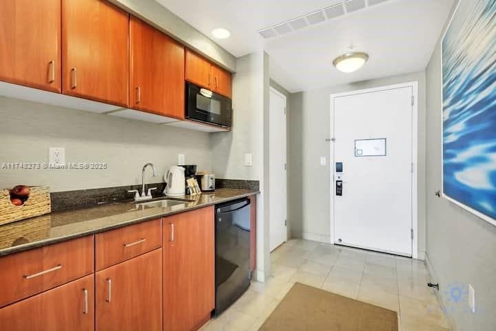 18001 Collins Ave 903 photo 10