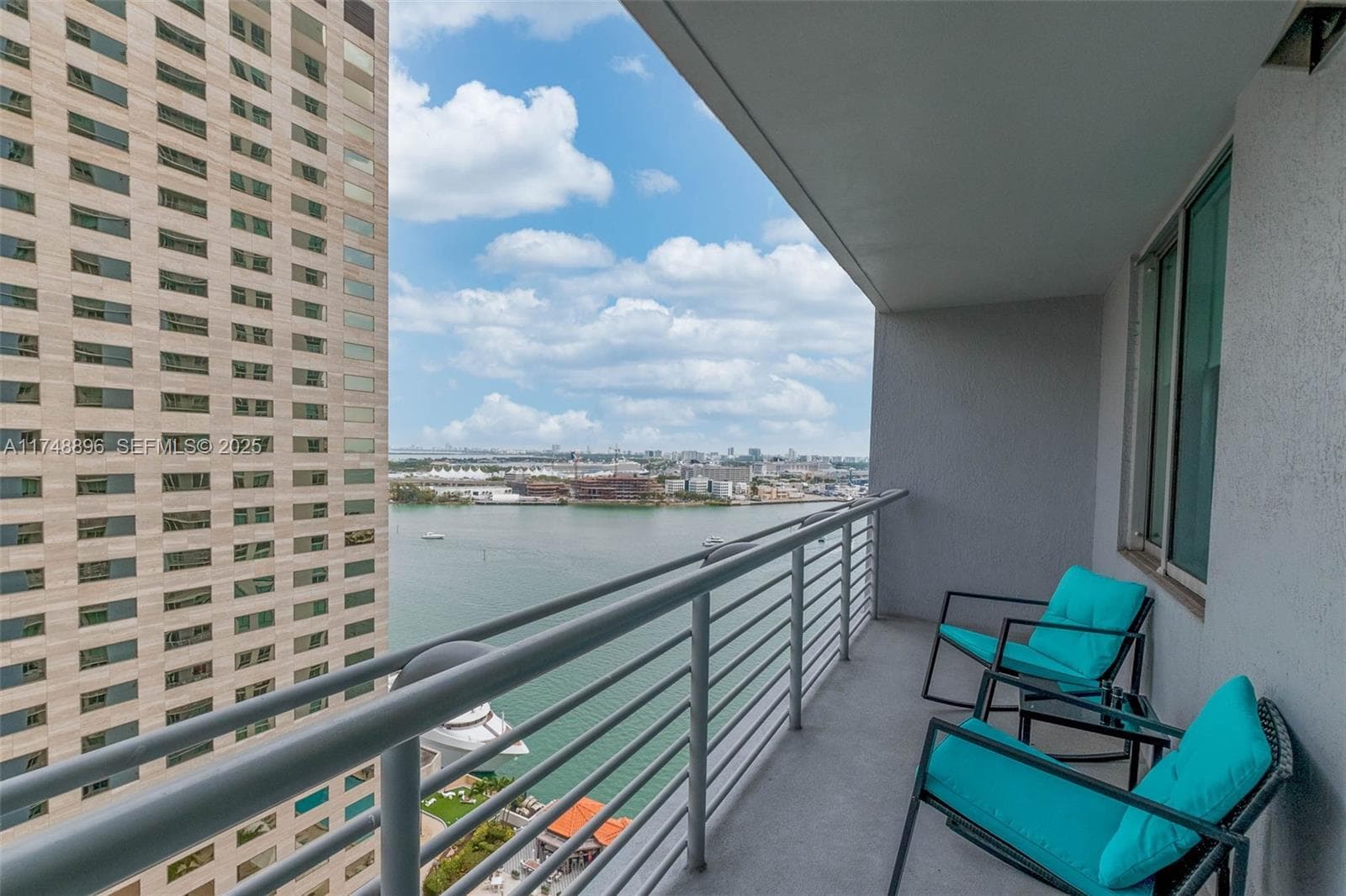 335 S Biscayne Blvd 2402 photo 4