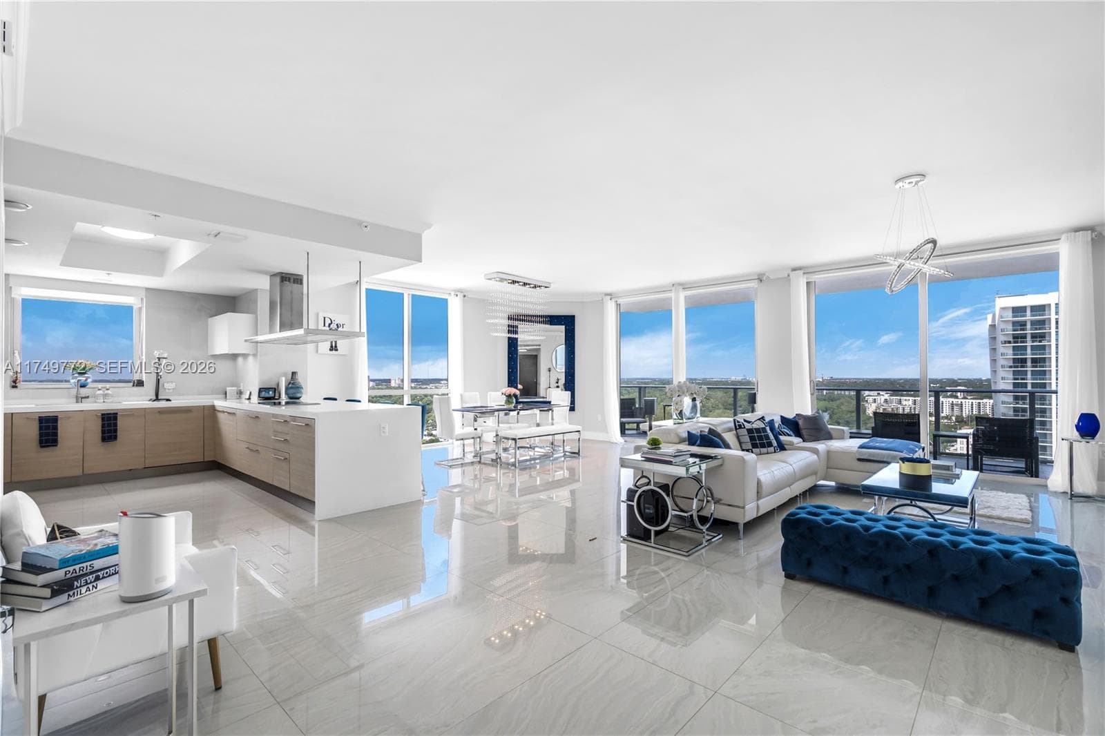 17111 Biscayne Blvd 2001 photo 1