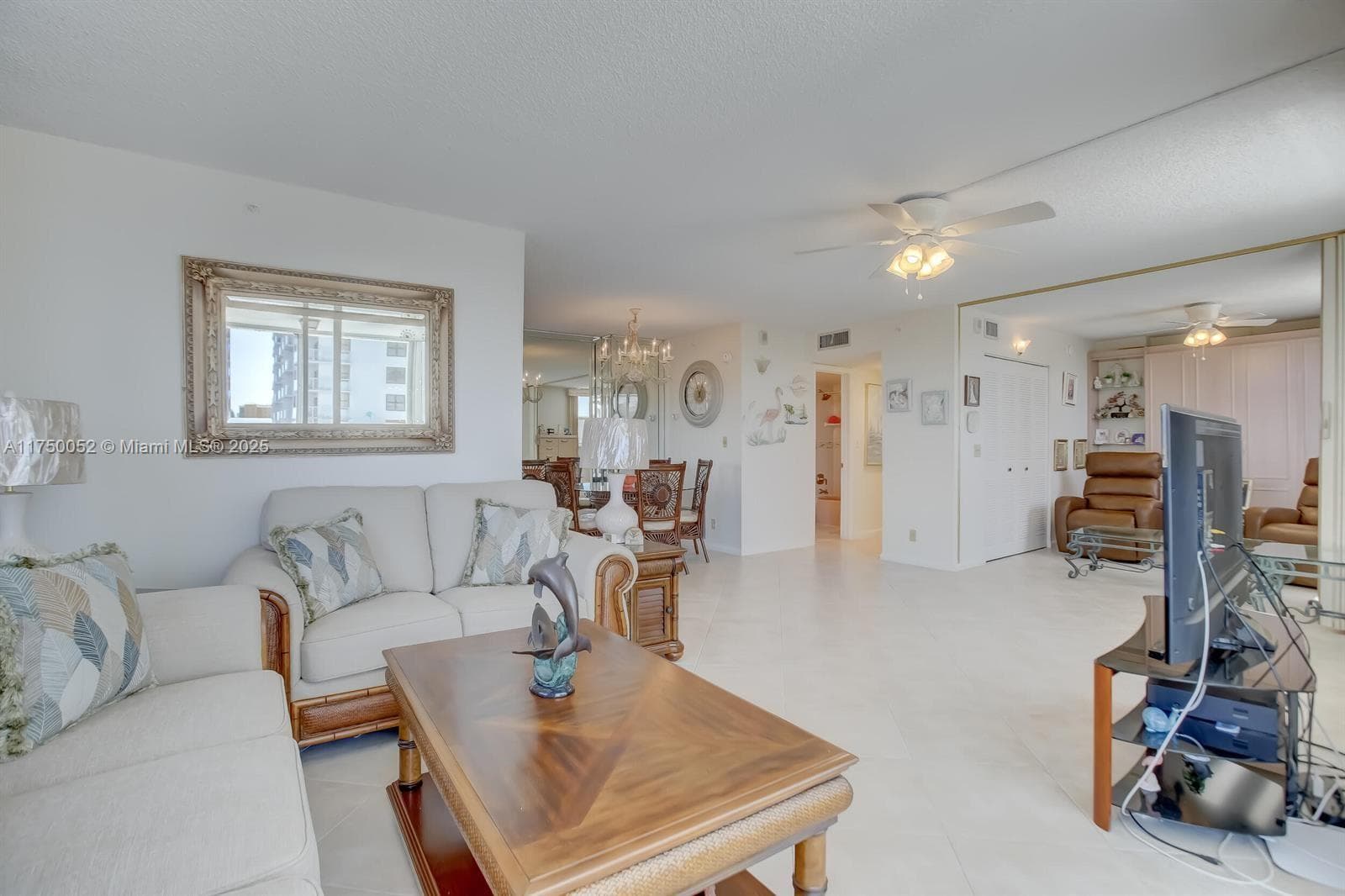 1505 N Riverside Dr 604 photo 23