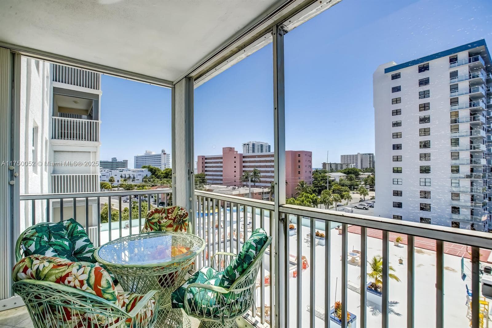 1505 N Riverside Dr 604 photo 6