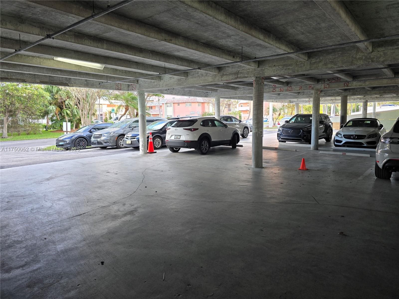 1505 N Riverside Dr 604 photo 13
