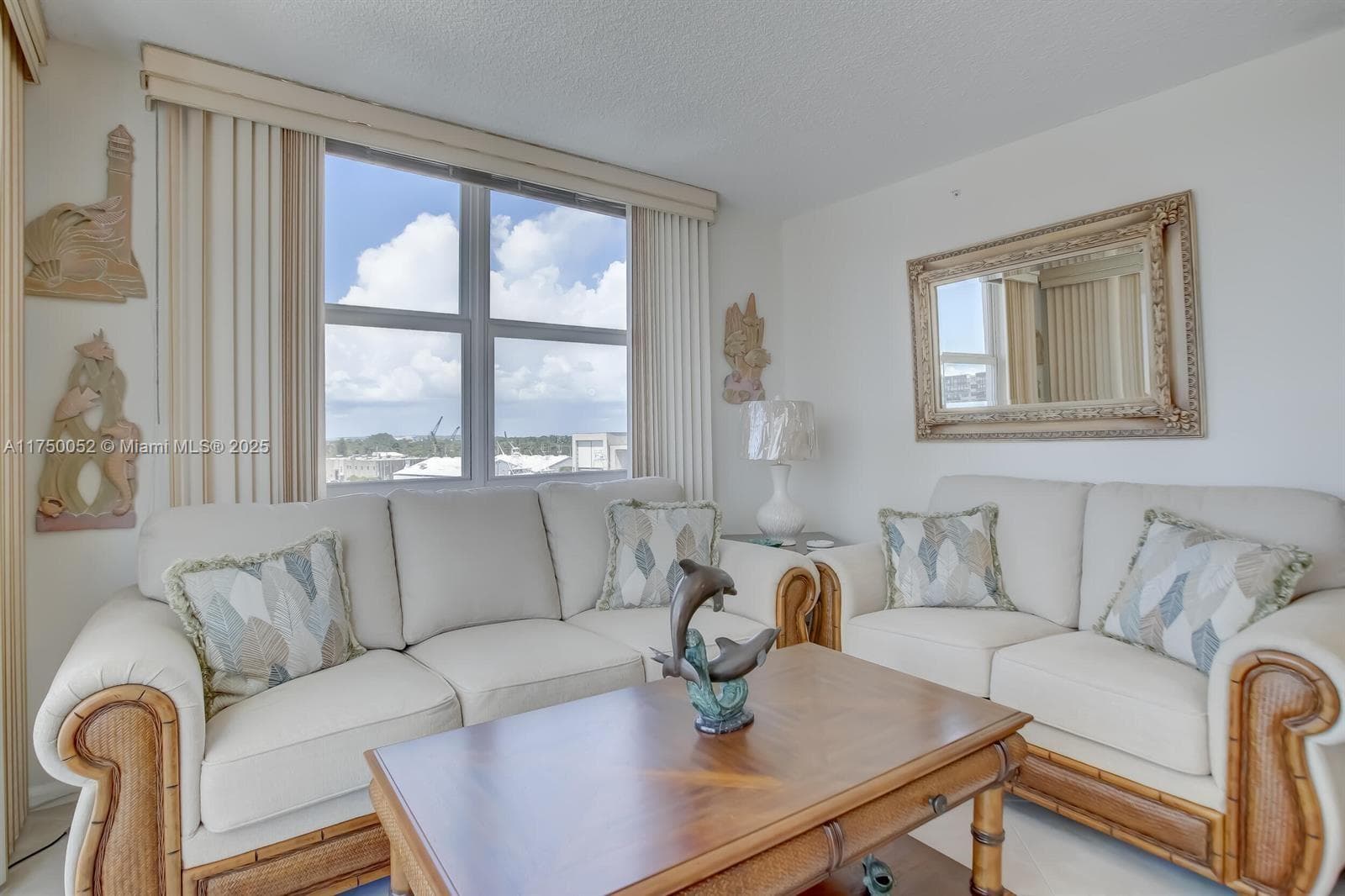 1505 N Riverside Dr 604 photo 22