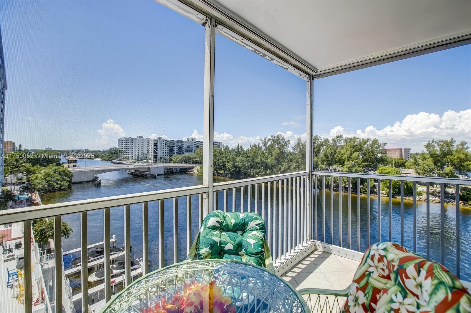 1505 N Riverside Dr 604 photo 5
