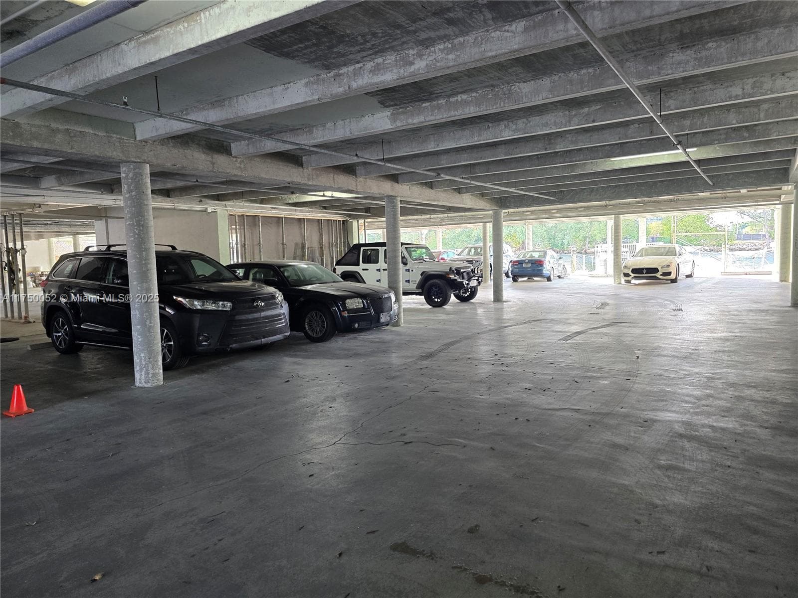 1505 N Riverside Dr 604 photo 14
