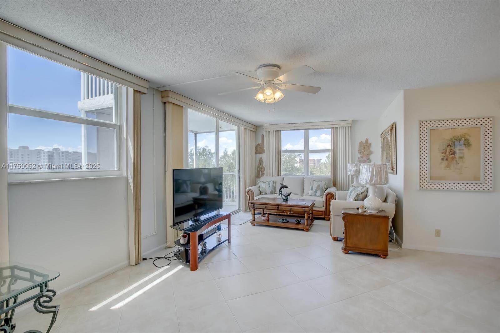 1505 N Riverside Dr 604 photo 19