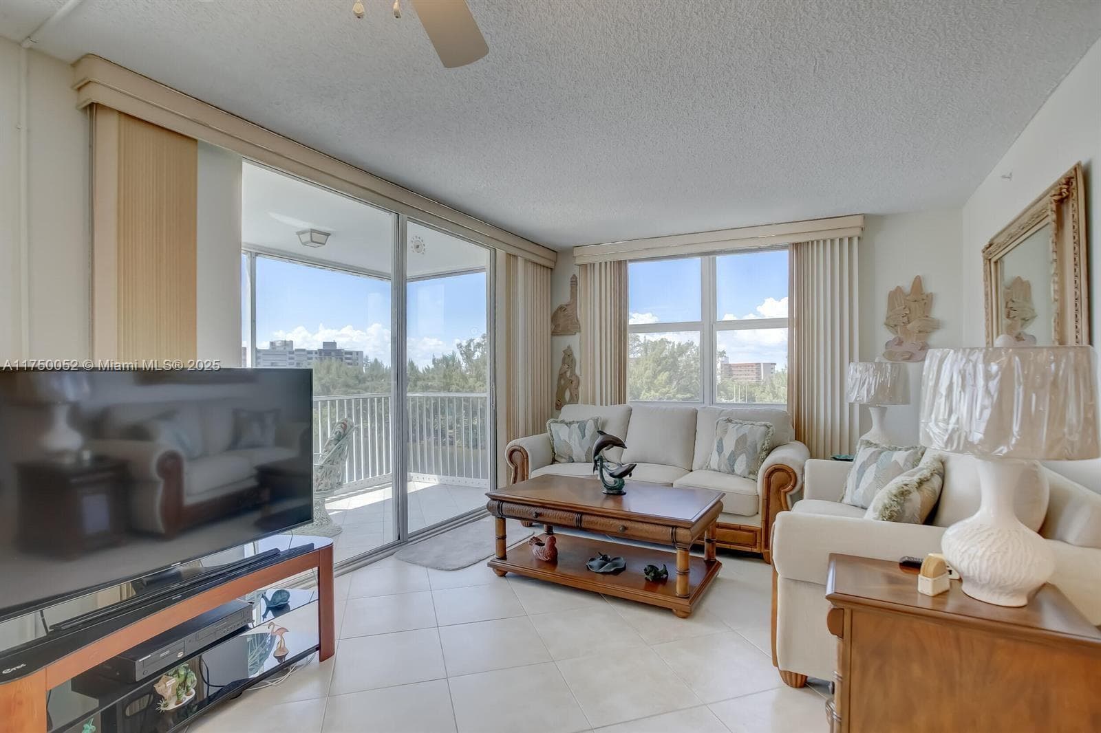 1505 N Riverside Dr 604 photo 21