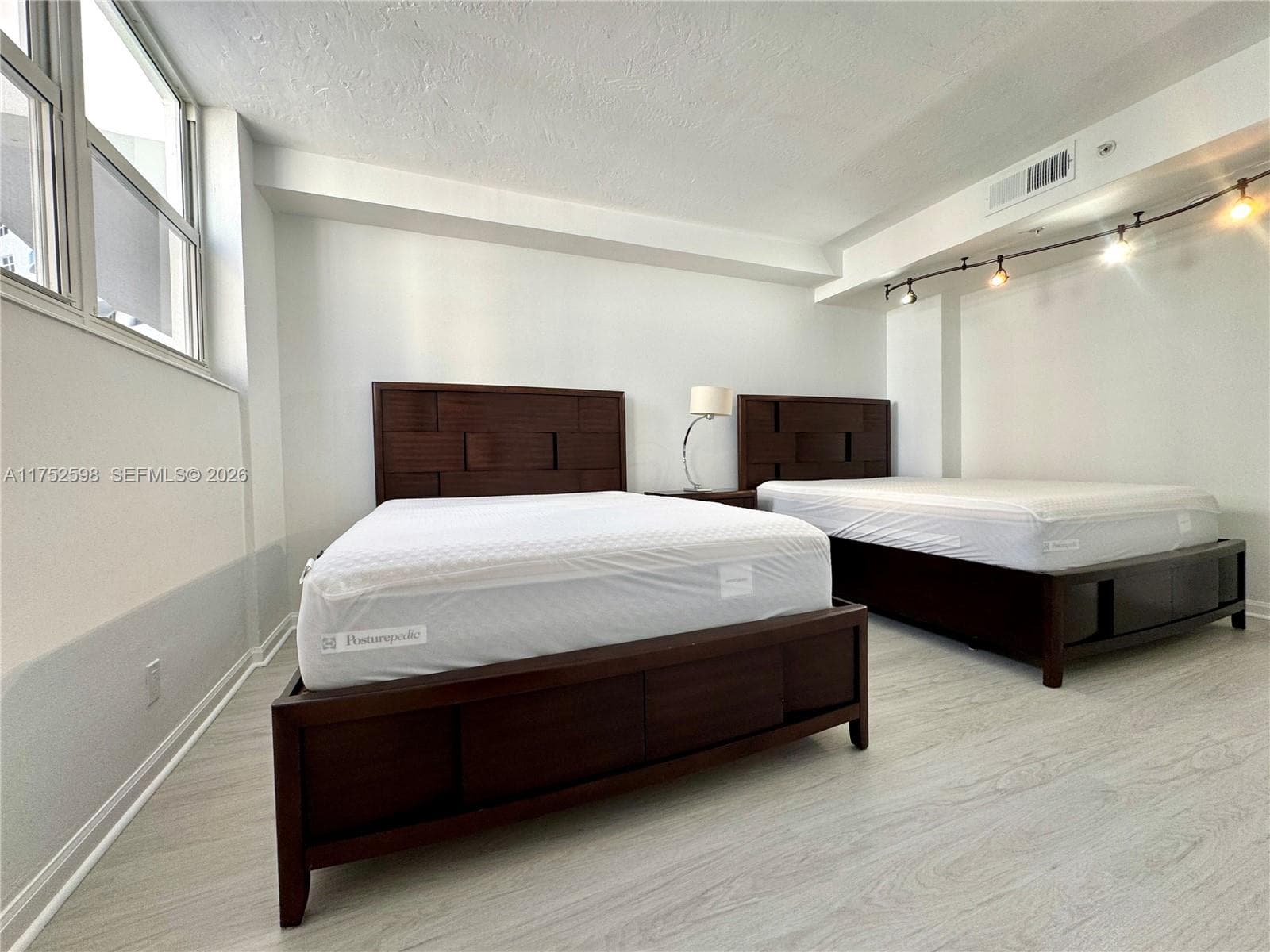3001 Ocean Dr 645 photo 17