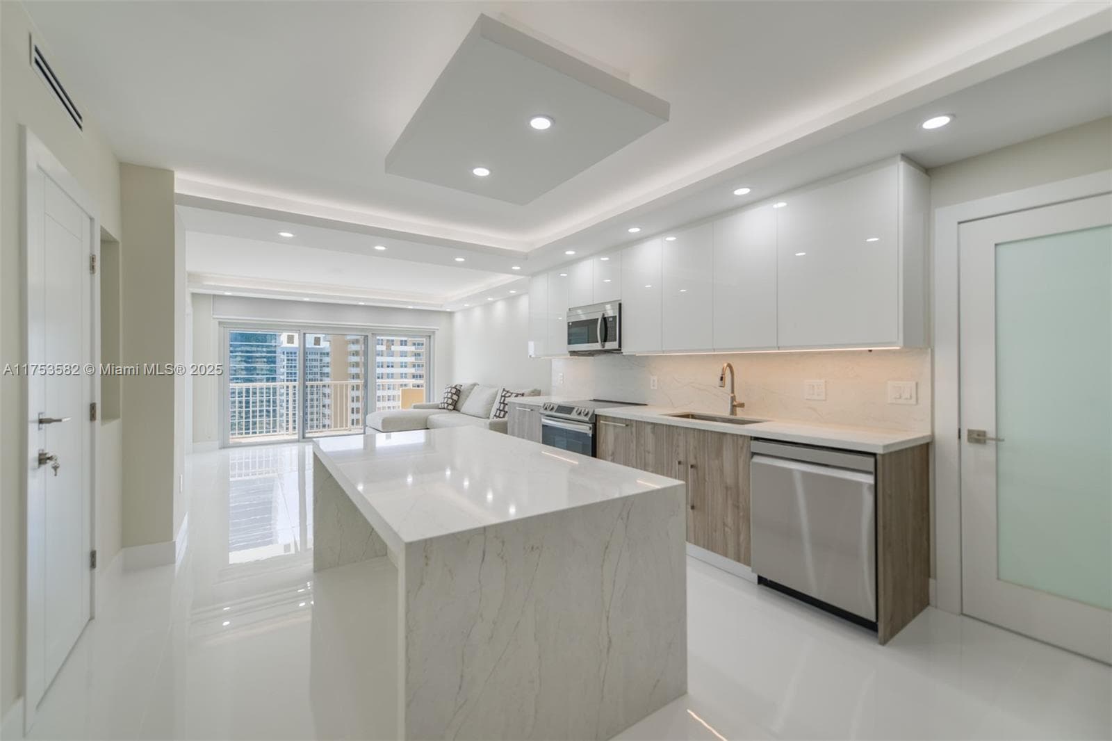 1950 Ocean Dr 2