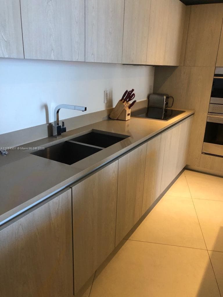 4111 Ocean Dr 3605 photo 17