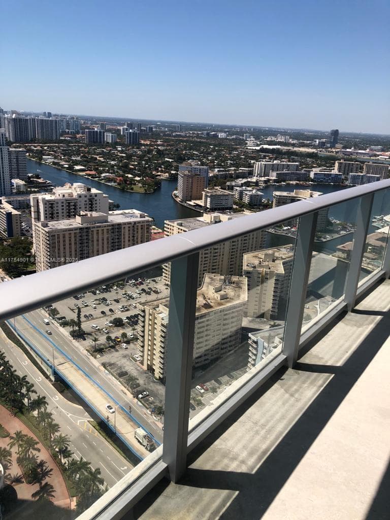 4111 Ocean Dr 3605 photo 9