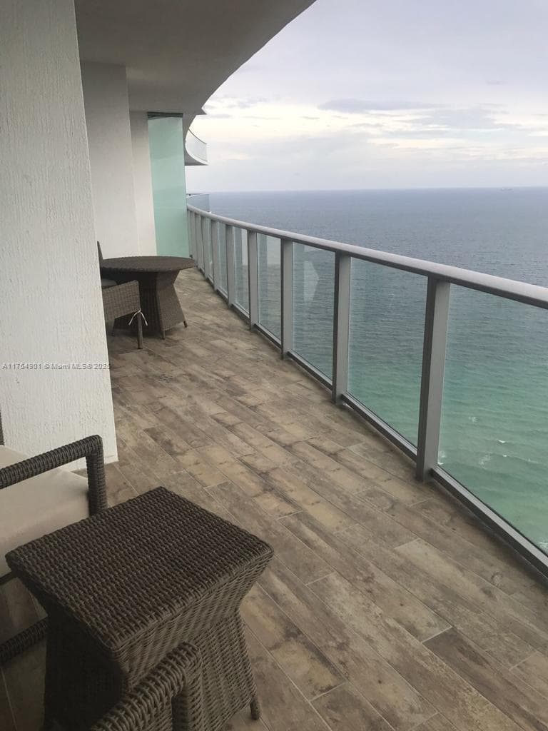 4111 Ocean Dr 3605 photo 14
