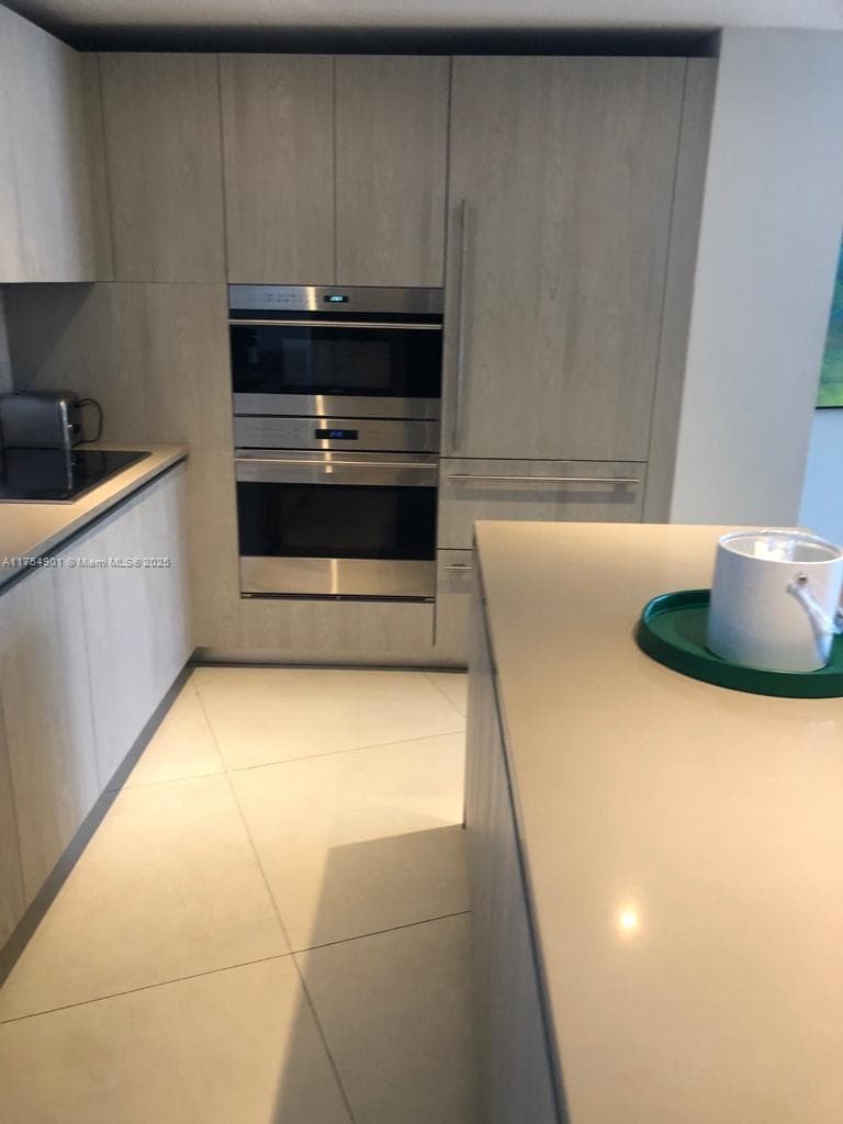 4111 Ocean Dr 3605 photo 18