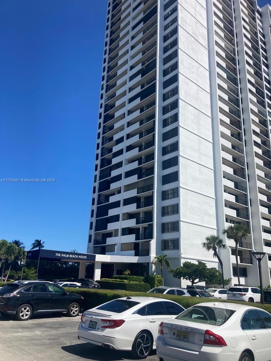 5600 Flagler Dr 4