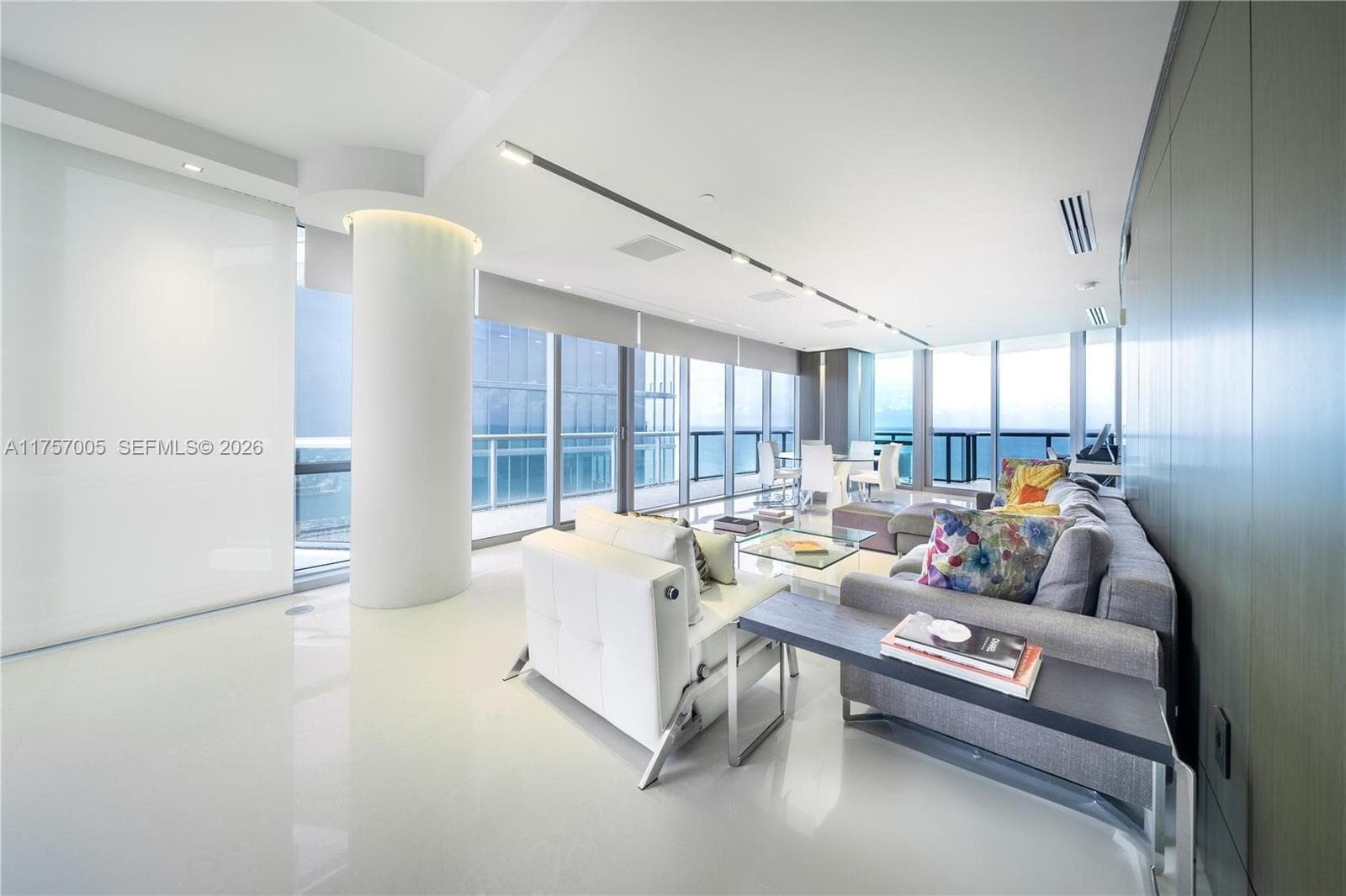 17121 Collins Ave 4