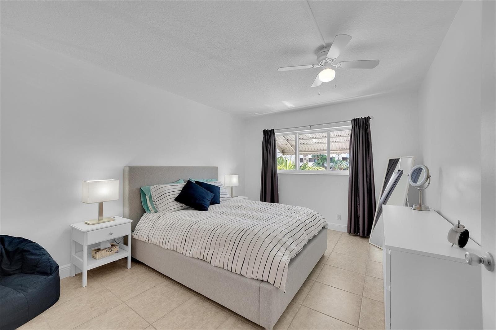 300 Golden Isles Drive #206 4
