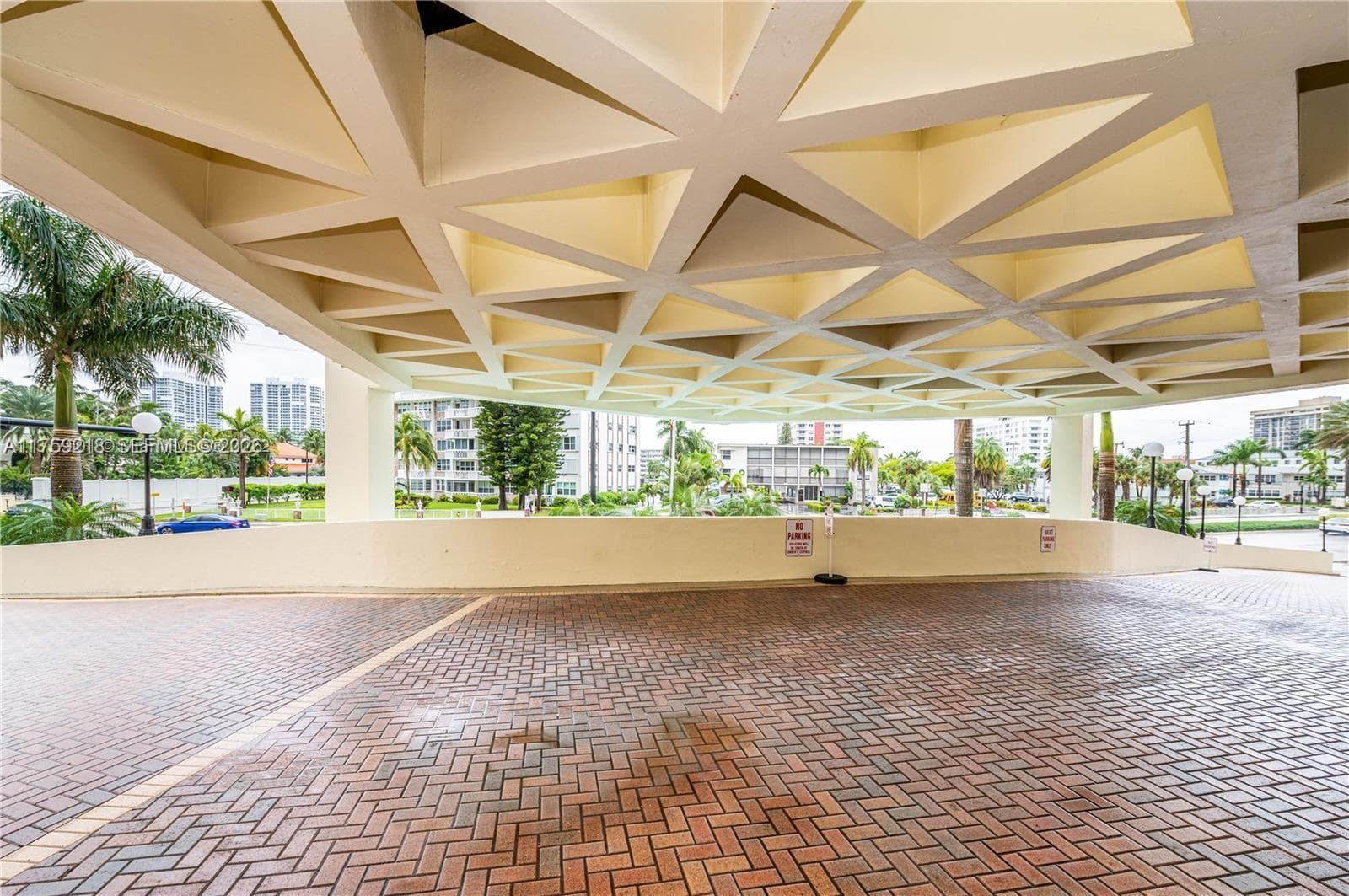 3180 S Ocean Dr 522 photo 22