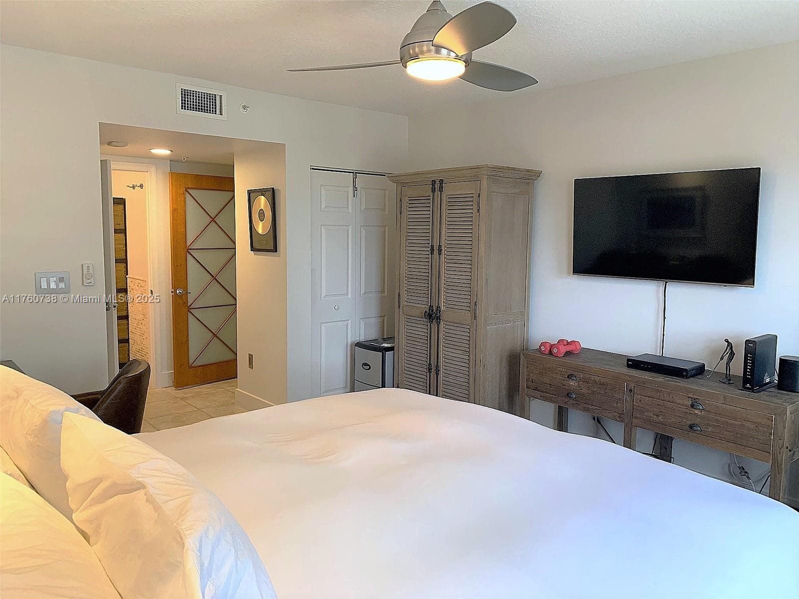 2080 Ocean Drive 304 photo 9