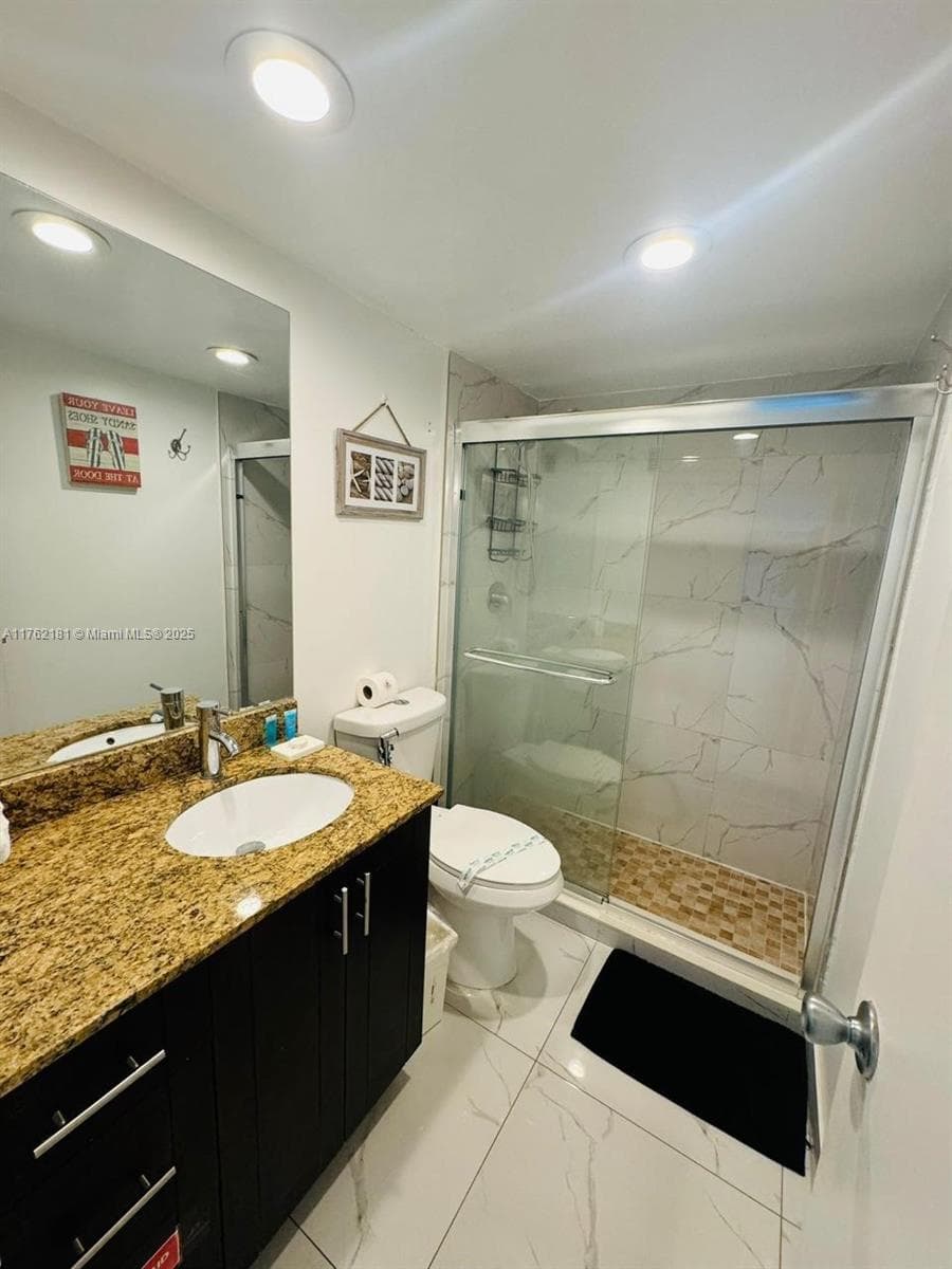 3901 Ocean Dr 10G photo 6