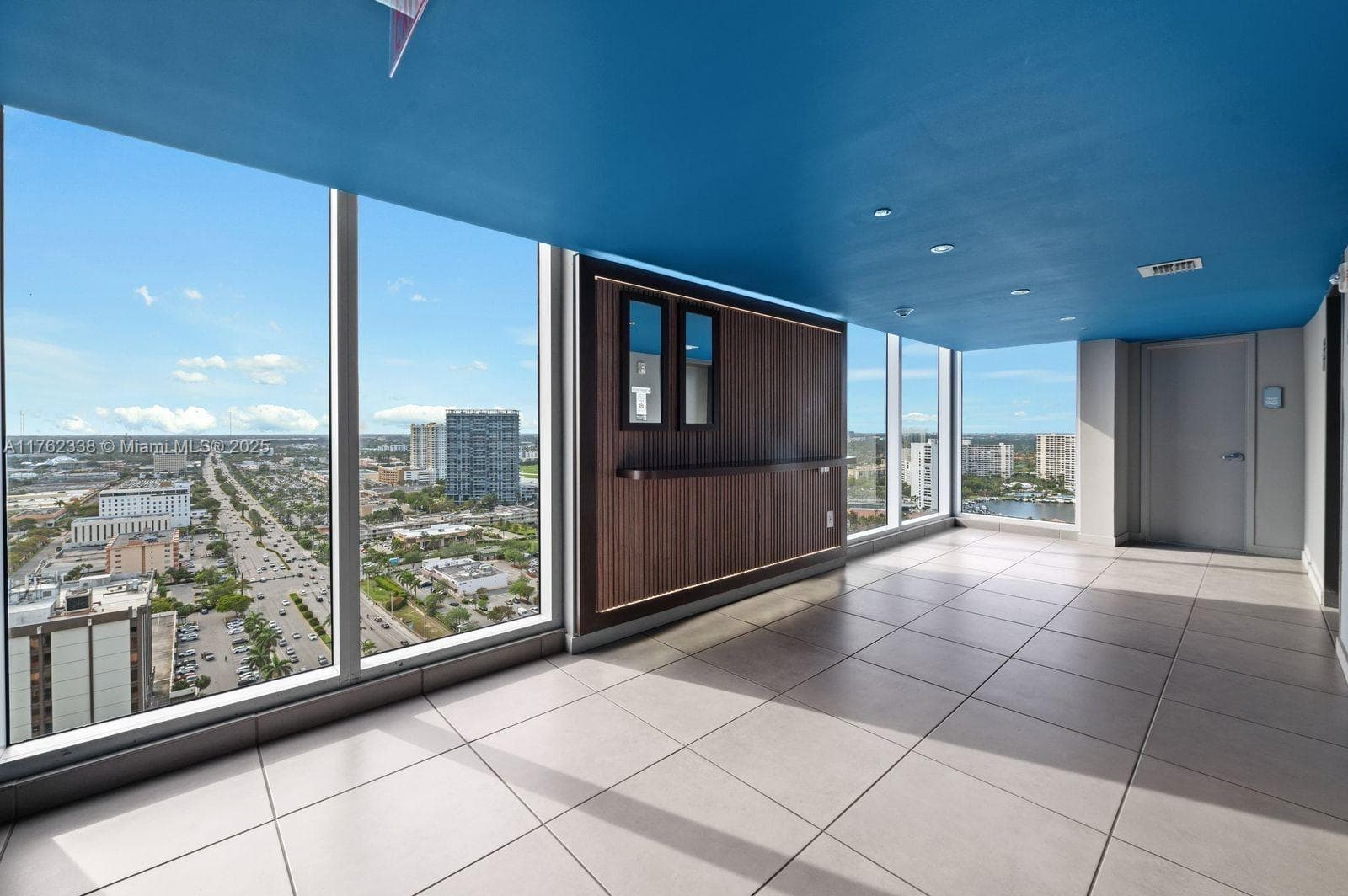 2602 Hallandale Beach Blvd R2703 photo 13