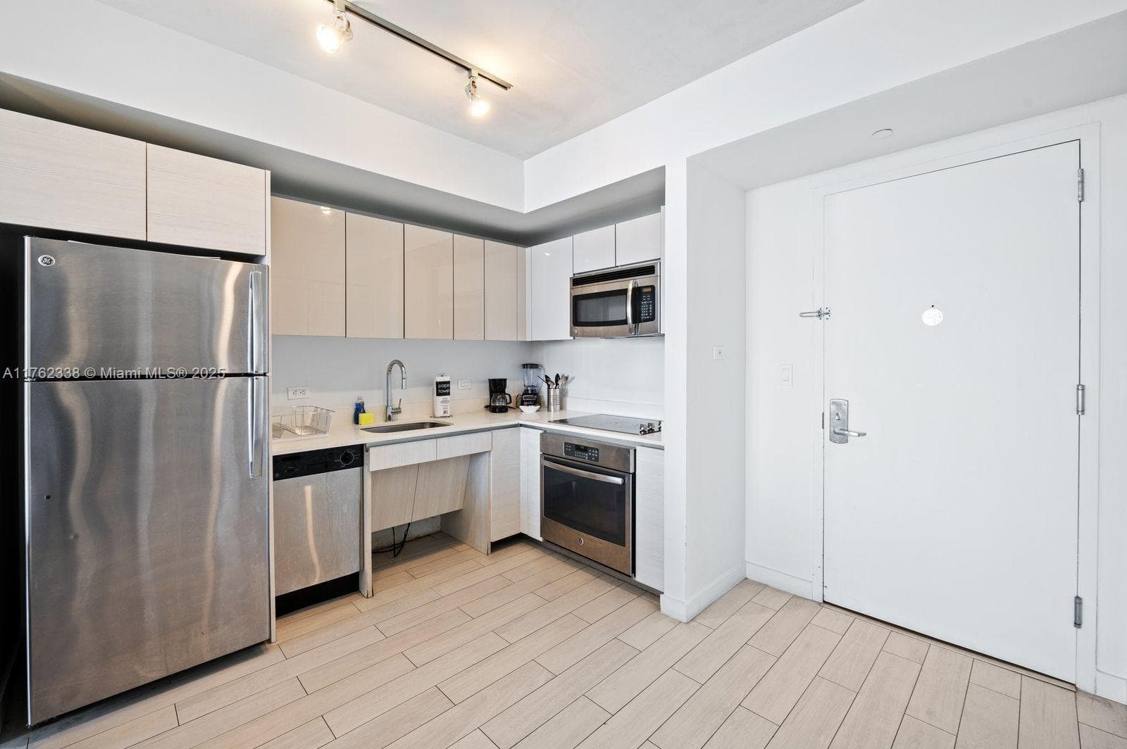 2602 Hallandale Beach Blvd 4