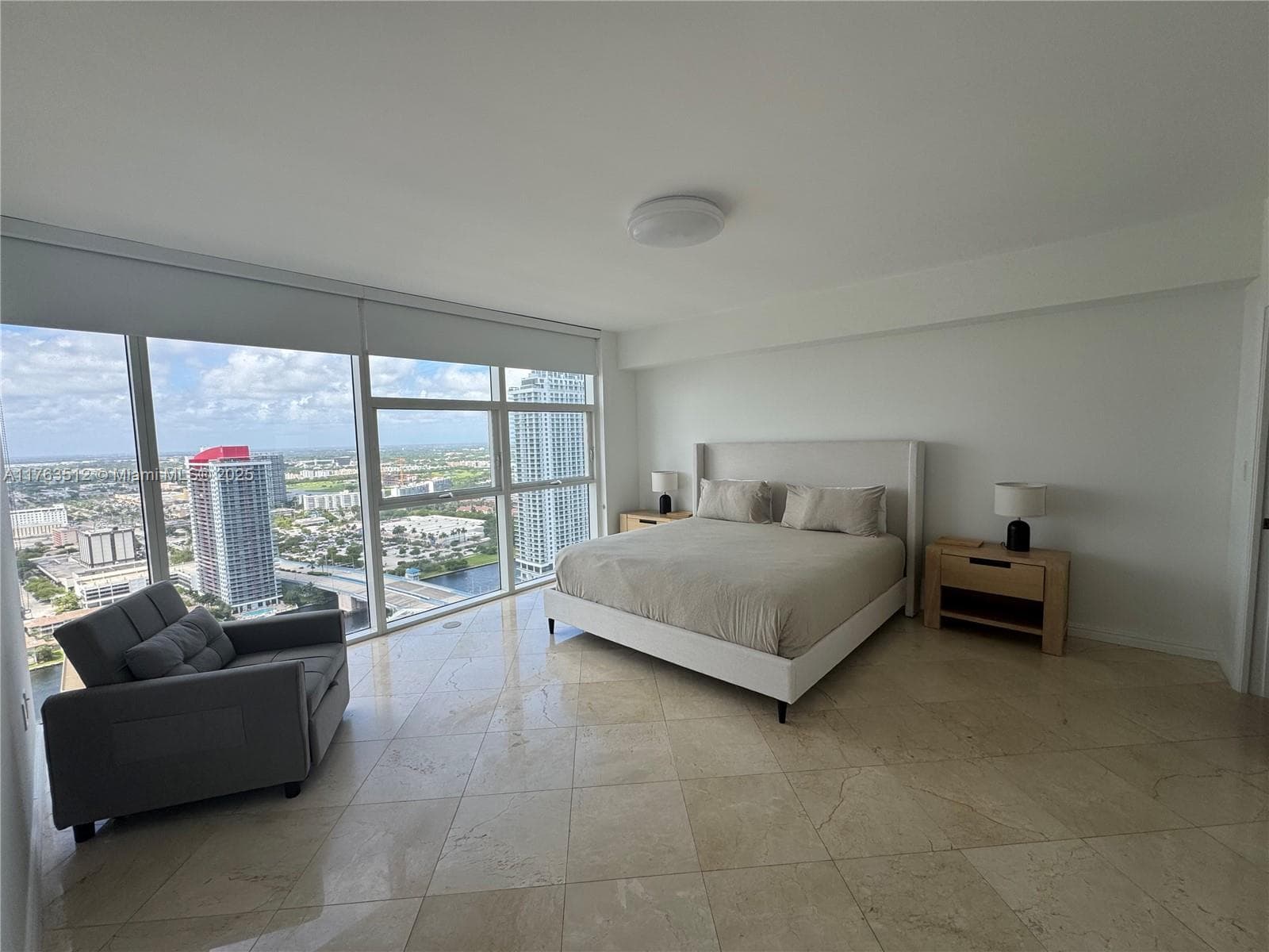 1830 Ocean Dr 3707 photo 13