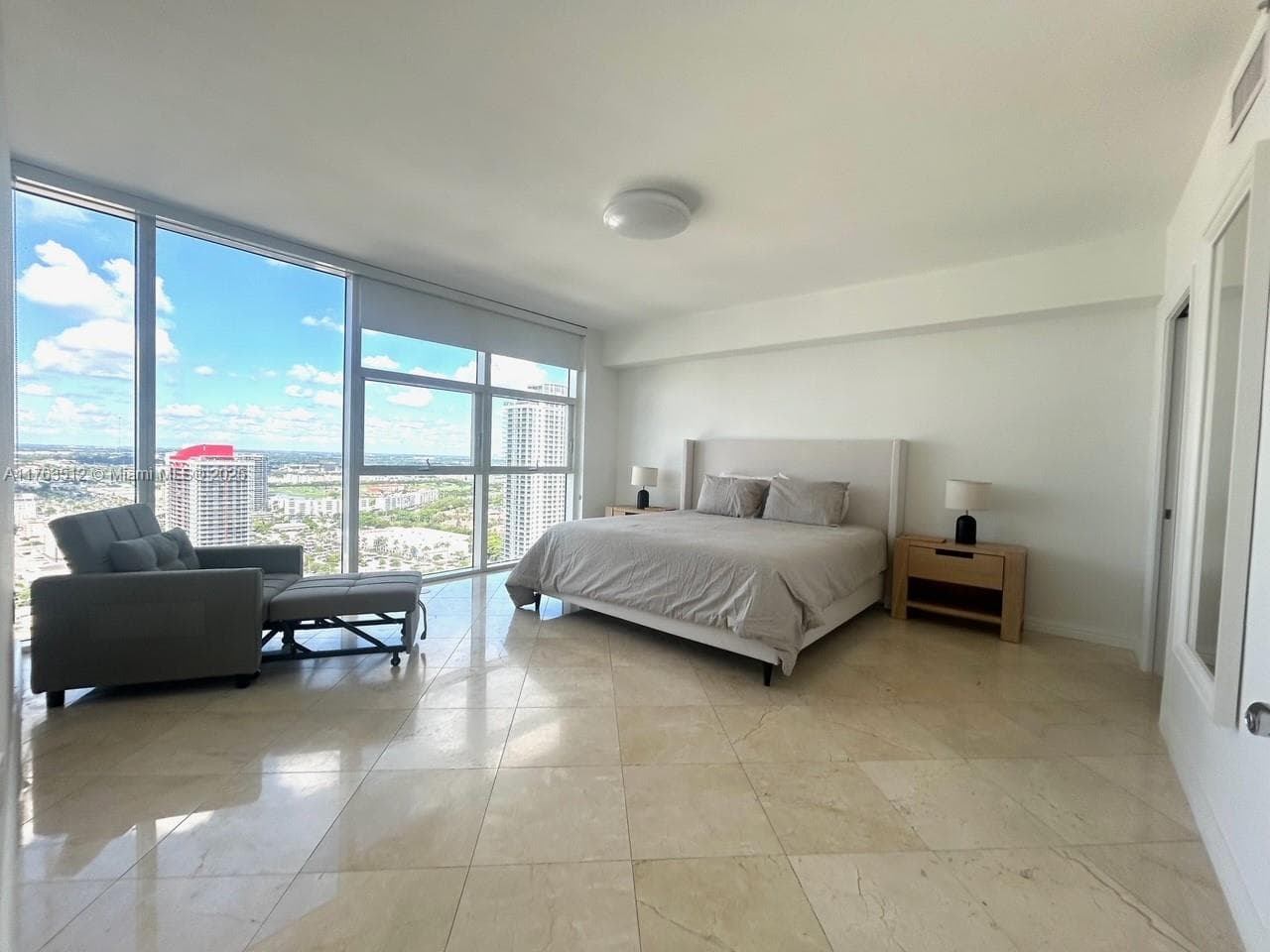 1830 Ocean Dr 3707 photo 17