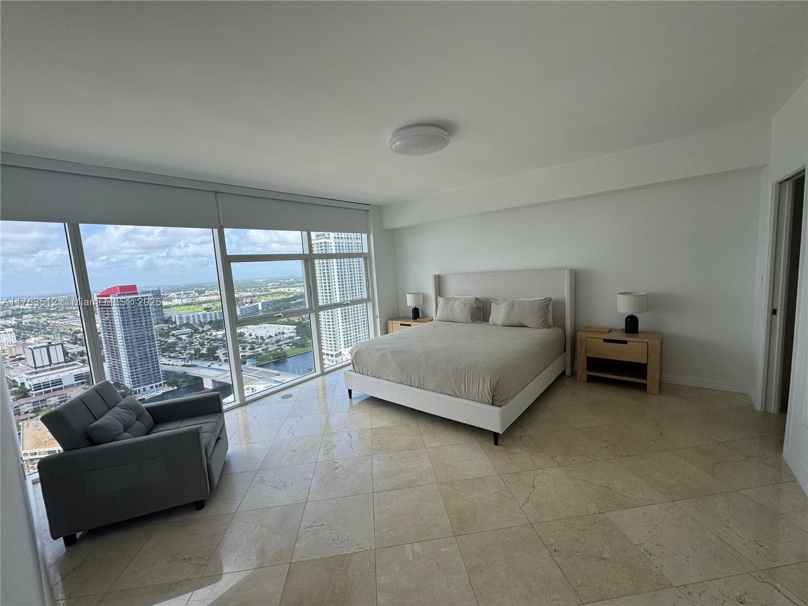 1830 Ocean Dr 3707 photo 22