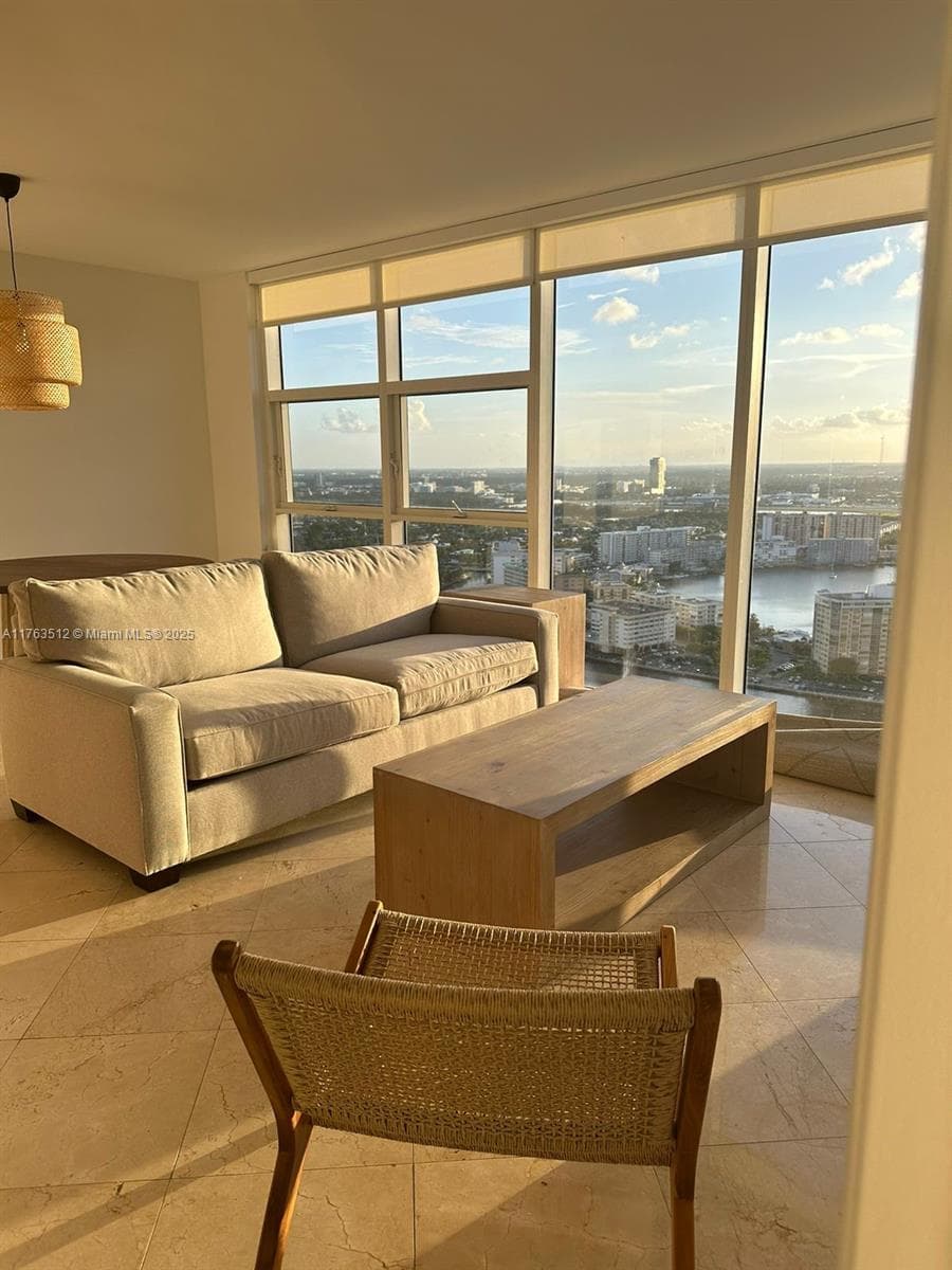 1830 Ocean Dr 3707 photo 9