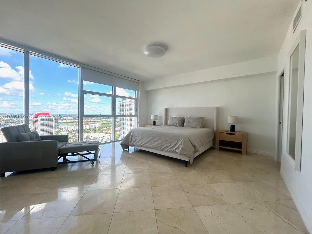 1830 Ocean Dr 3707 photo 18