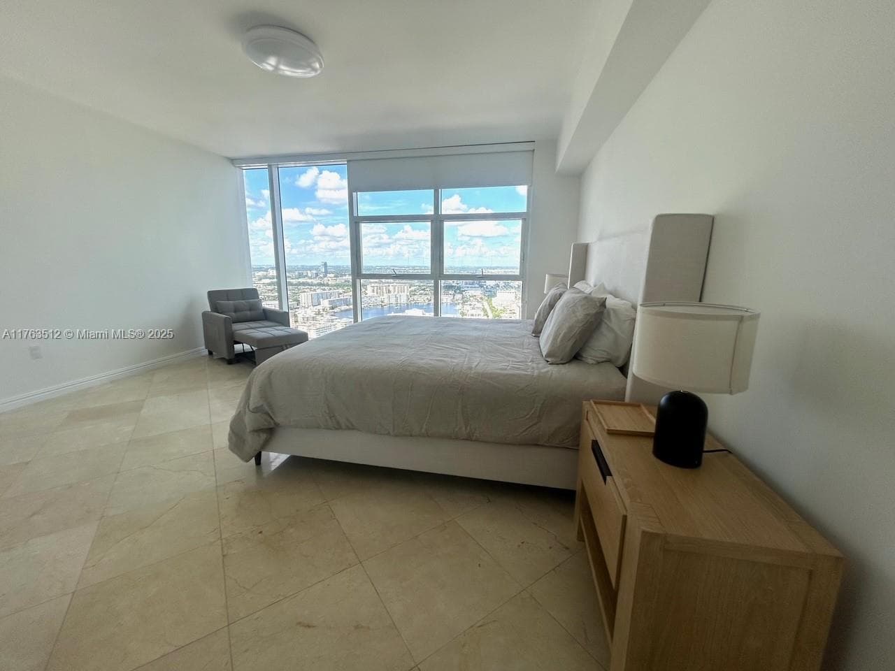 1830 Ocean Dr 3707 photo 15