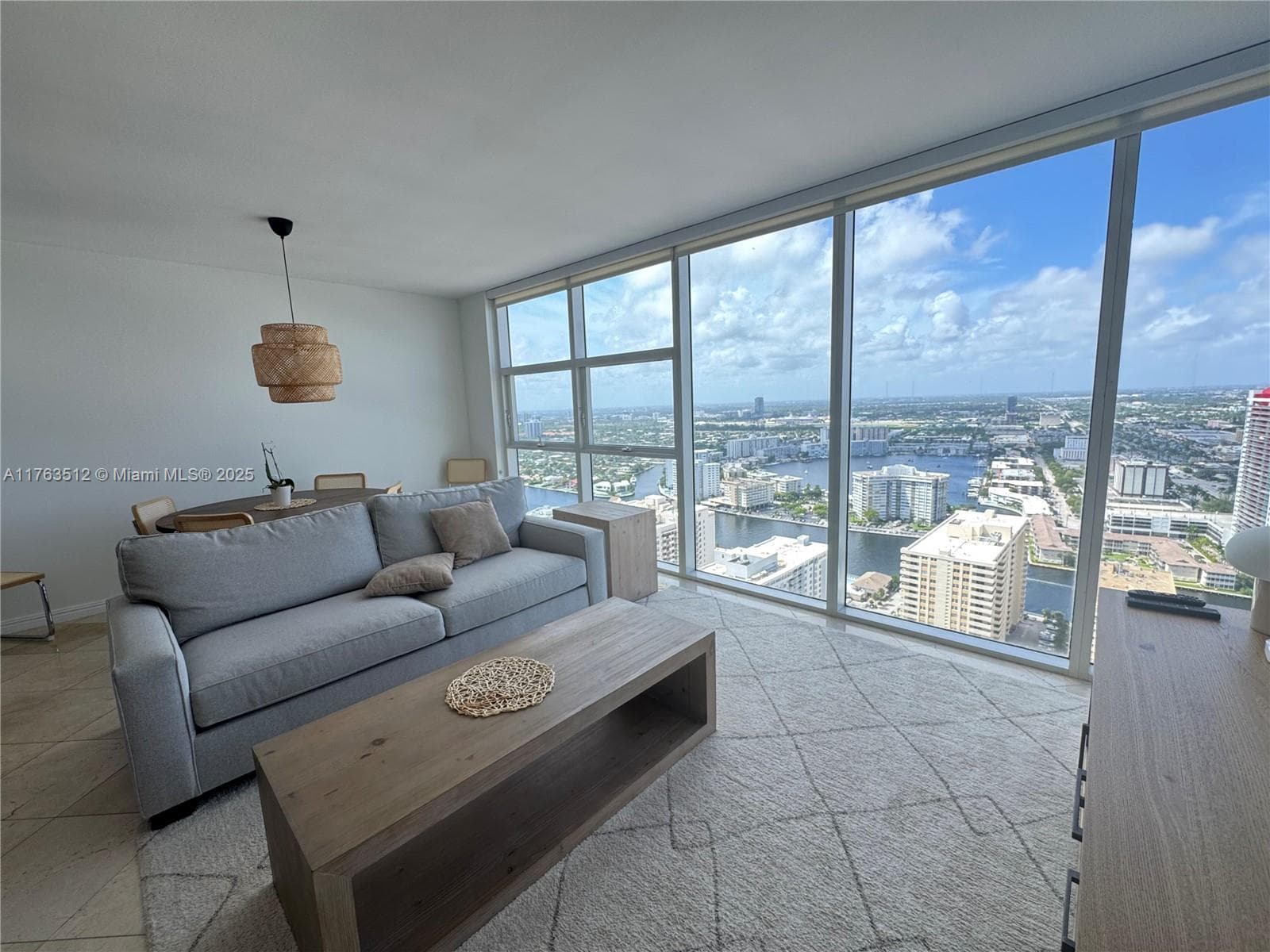 1830 Ocean Dr 3707 photo 21