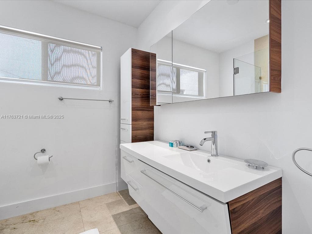 16473 31st Ave photo 9
