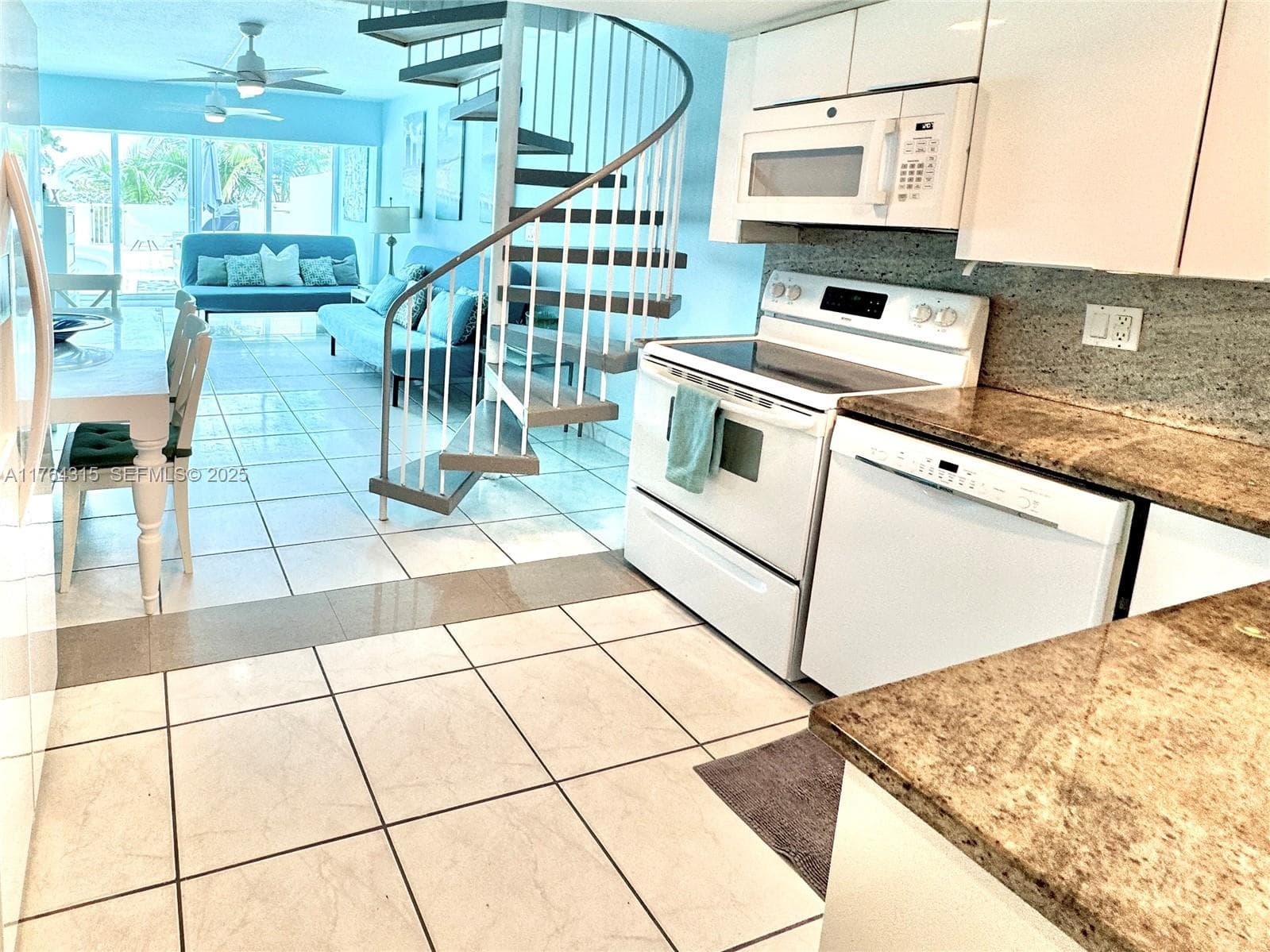 5445 Collins Ave TH-11 photo 2