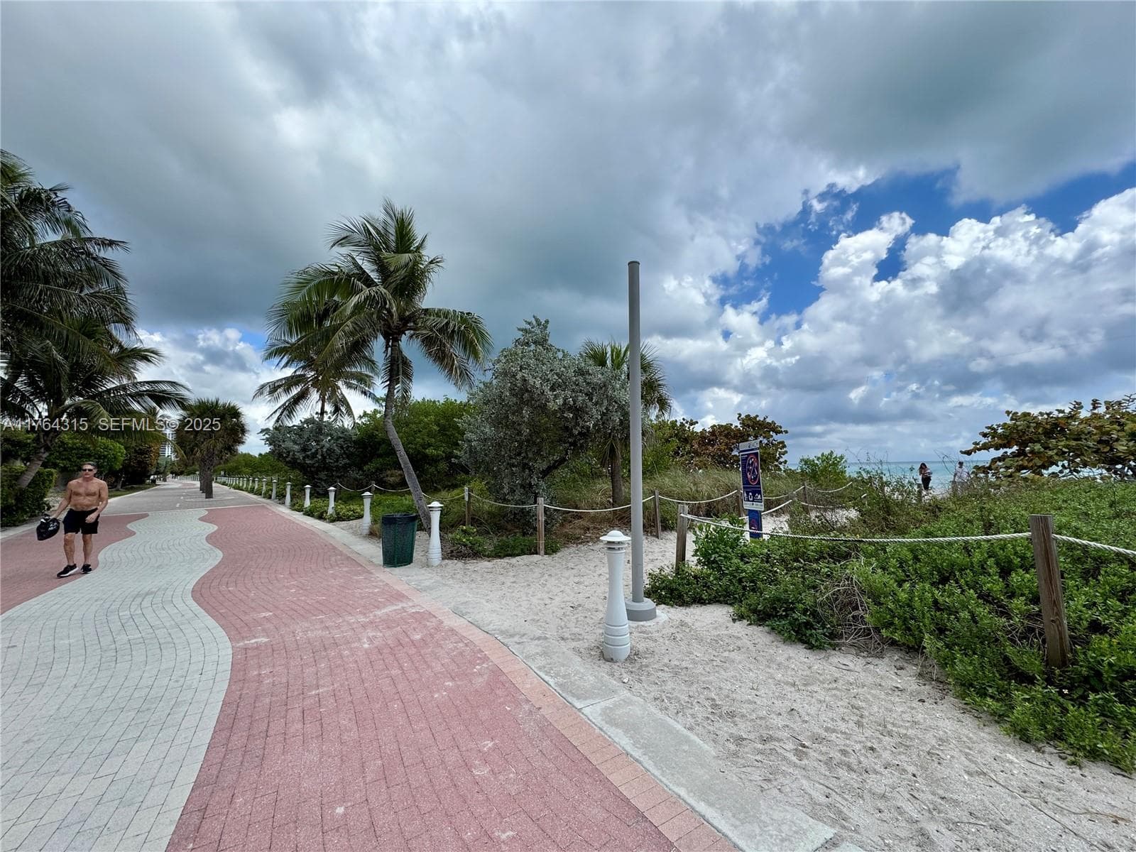 5445 Collins Ave TH-11 photo 22