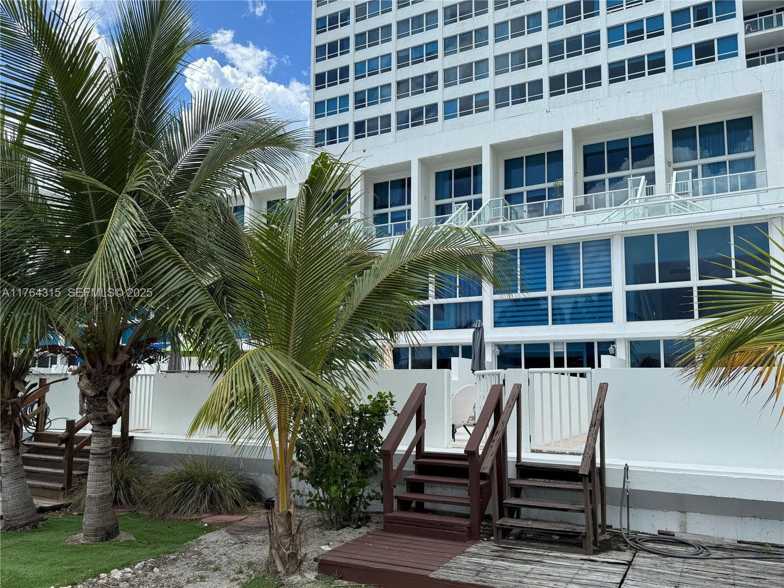 5445 Collins Ave TH-11 photo 5