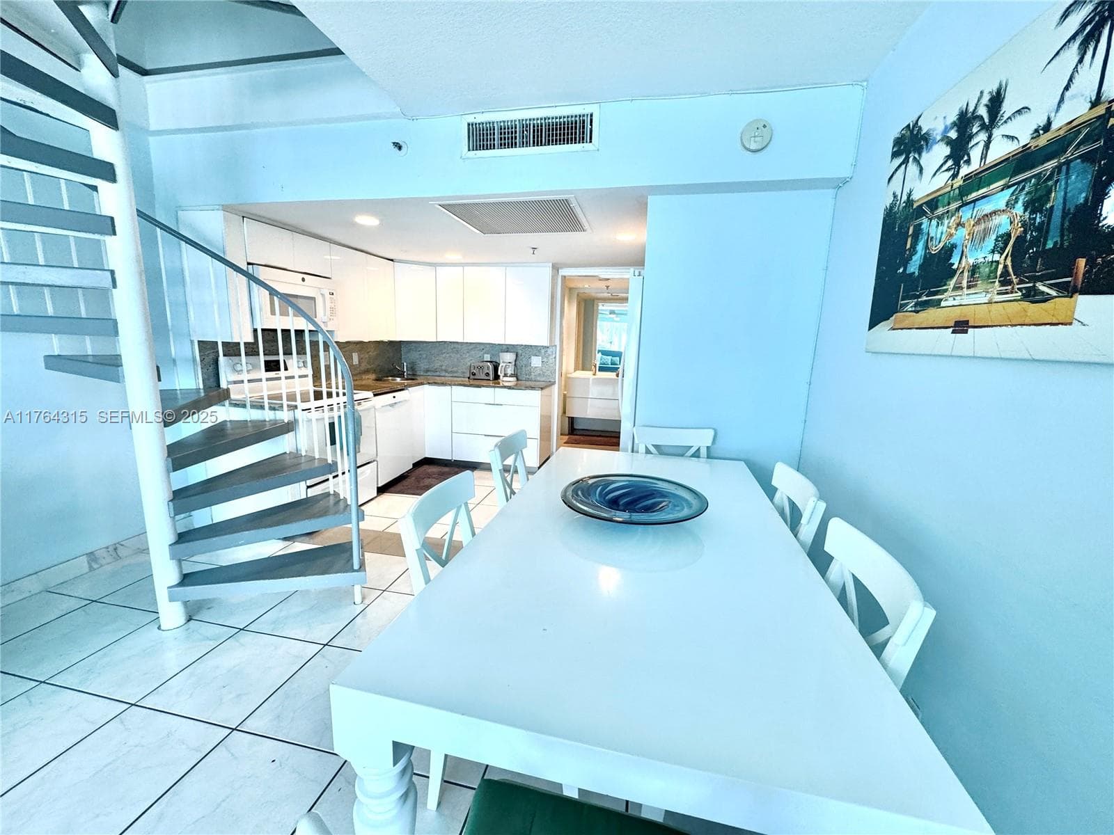 5445 Collins Ave TH-11 photo 18