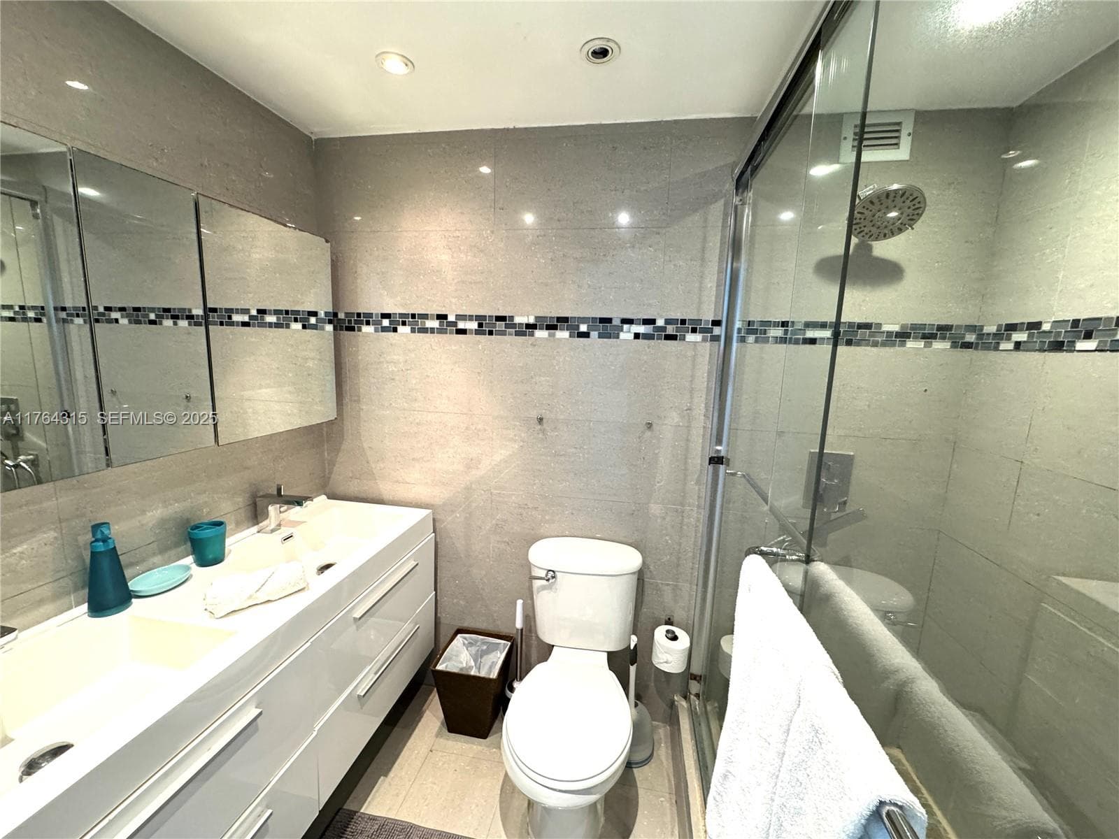 5445 Collins Ave TH-11 photo 21