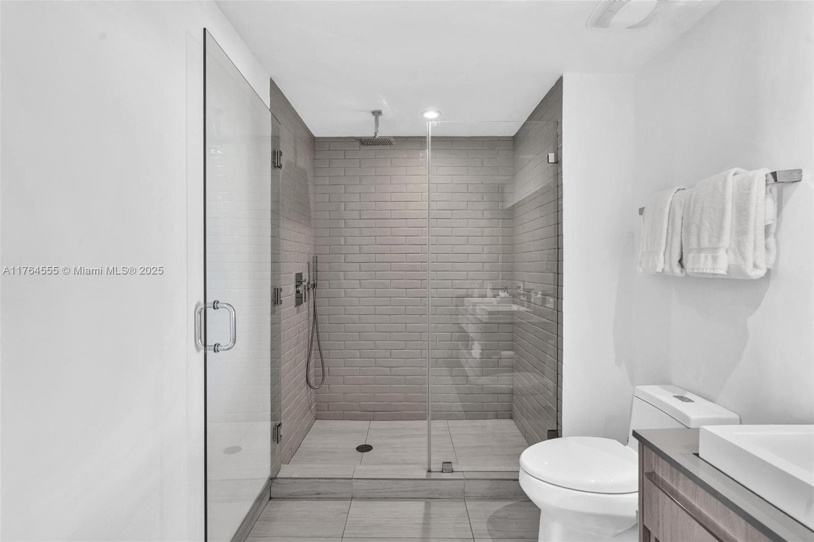 4010 Ocean Dr R3106 photo 22
