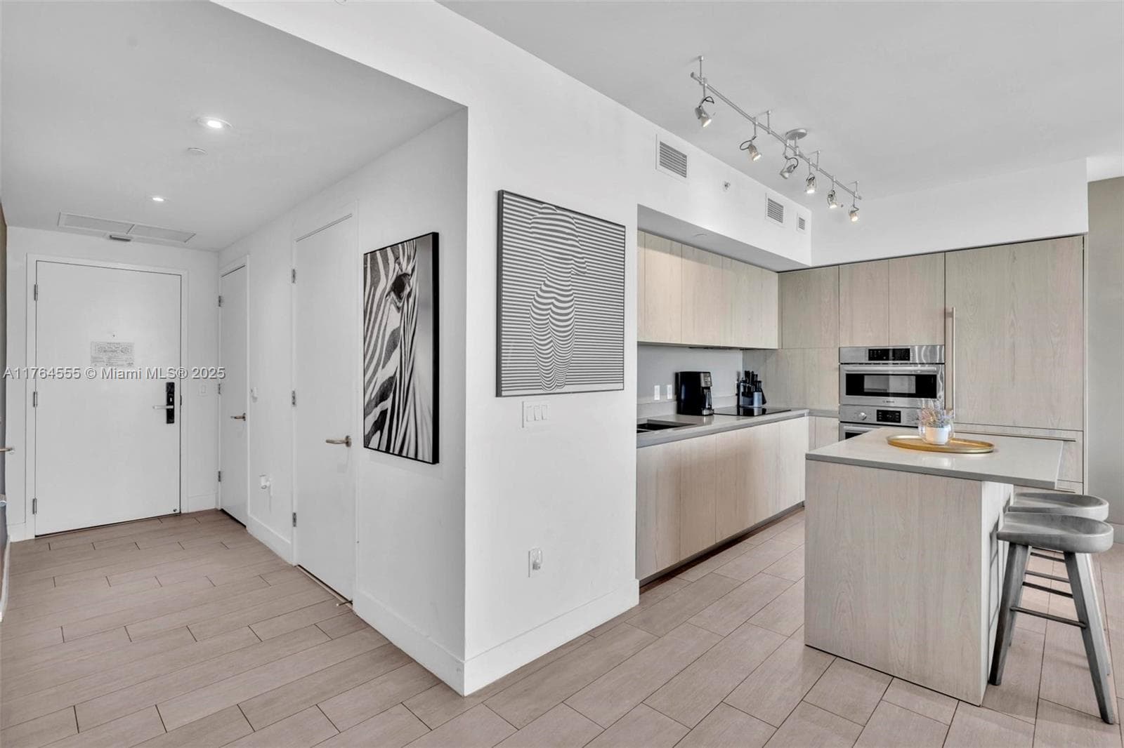 4010 Ocean Dr 5