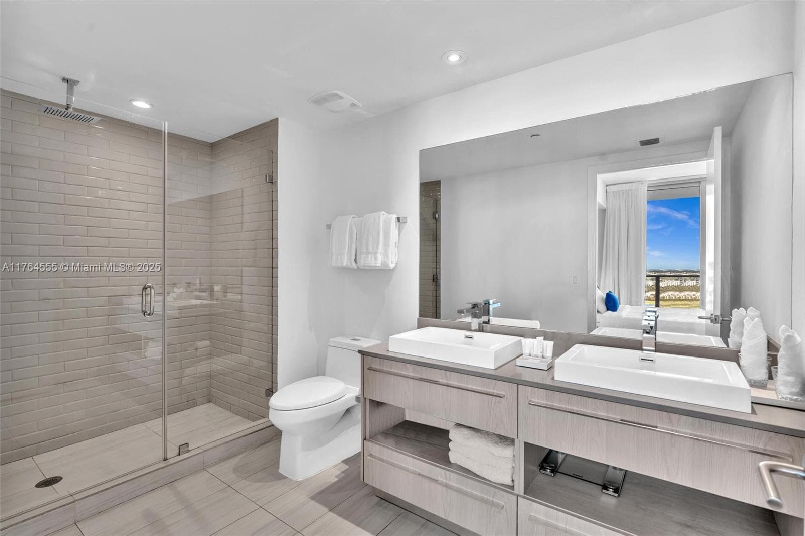 4010 Ocean Dr R3106 photo 20