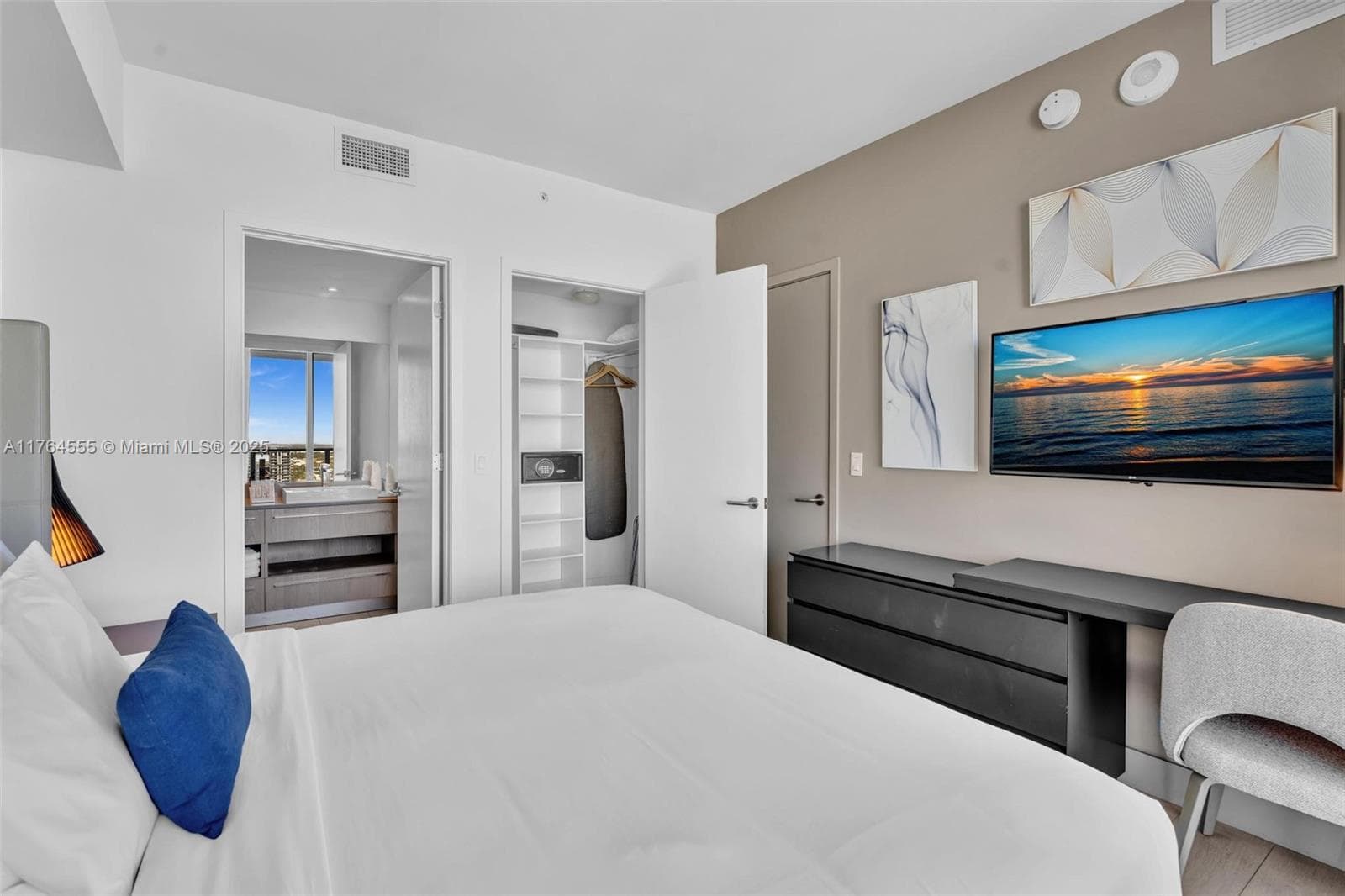 4010 Ocean Dr R3106 photo 24
