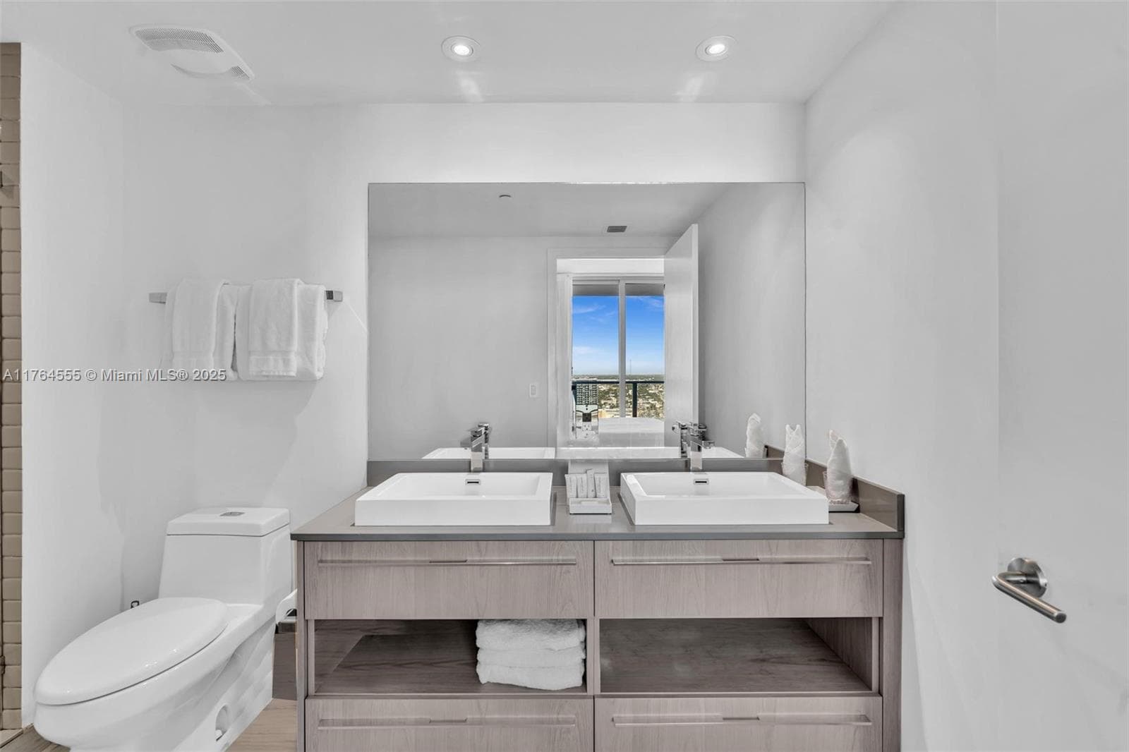 4010 Ocean Dr R3106 photo 21