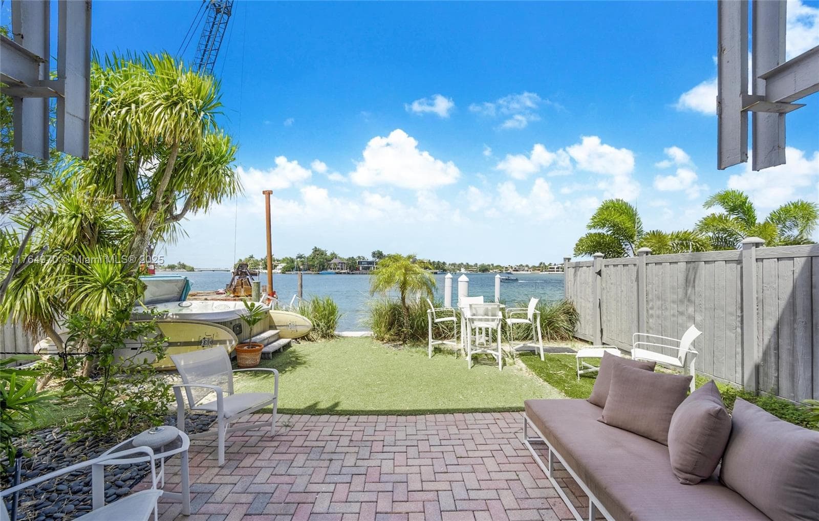 405 Hibiscus Dr 1