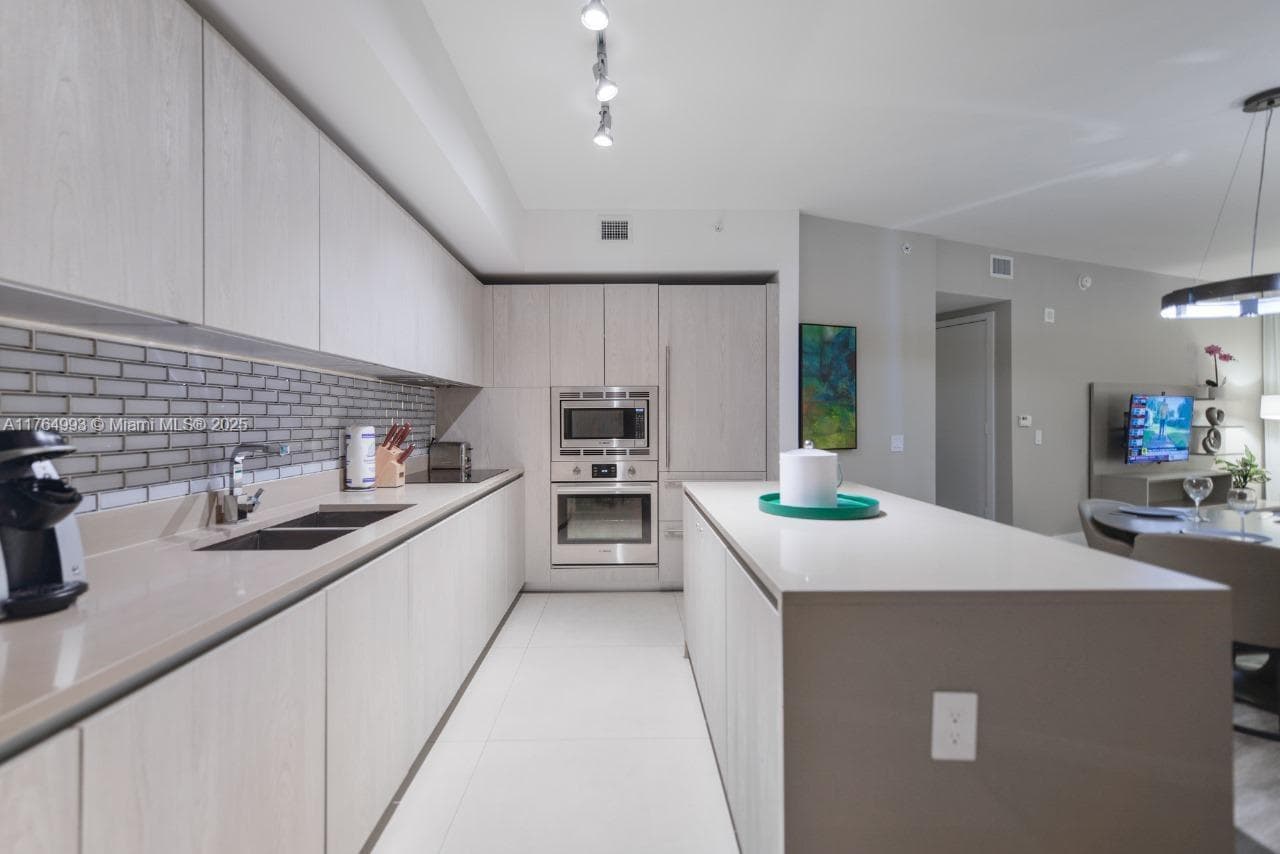 4111 Ocean Dr 2207 photo 19