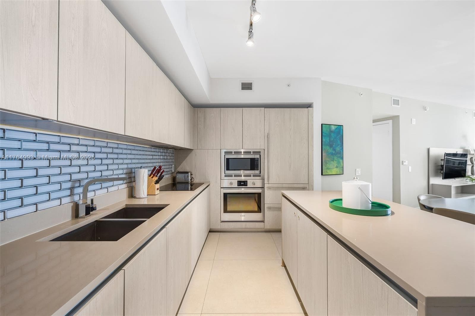4111 Ocean Dr 2207 photo 25