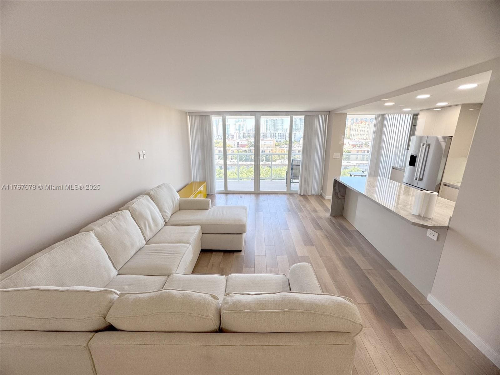 230 174th St 1015 photo 8