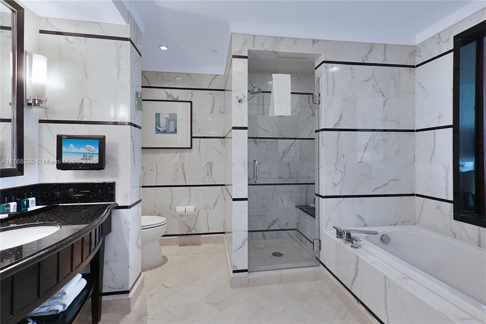 4391 Collins Ave 1415 photo 9